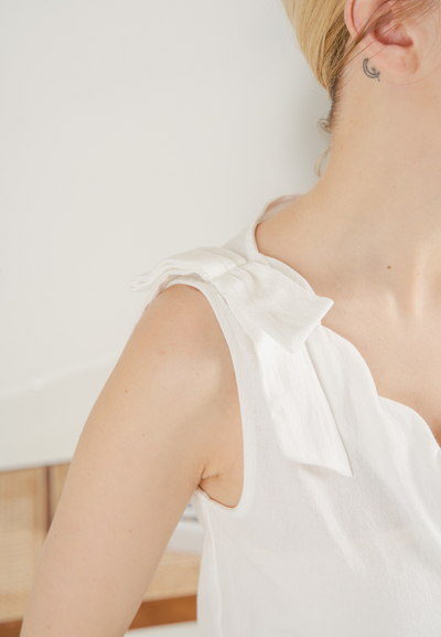 Naira Scallop V-neckline Top (White)