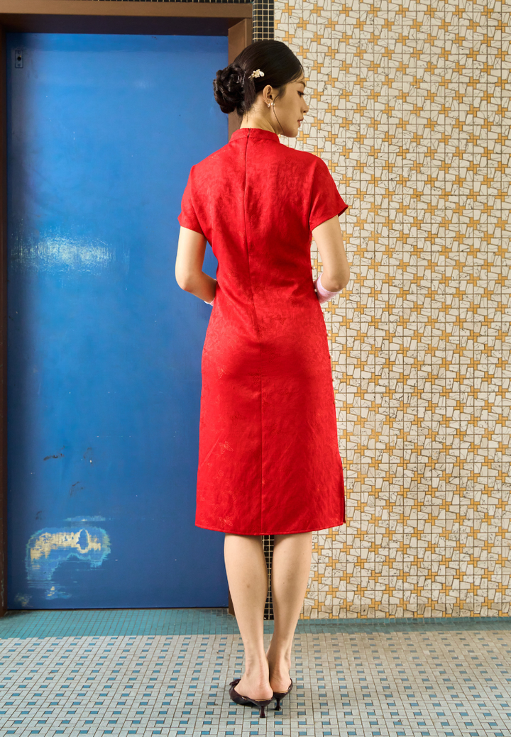 Qian Yun 芊芸 Twist Ribbon Knots Ruched Cheongsam Dress (Red)