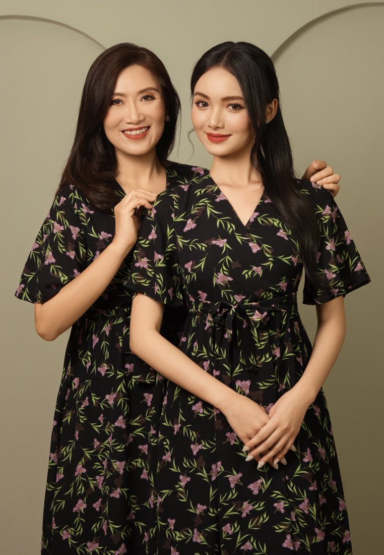 Lizavie Floral V-neckline Wrap Dress (Black)