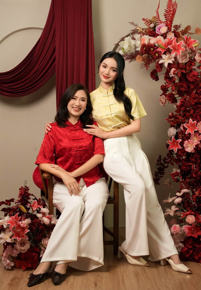 Ji Hong Short Sleeves Mandarin Collar Cheongsam Top (Red)