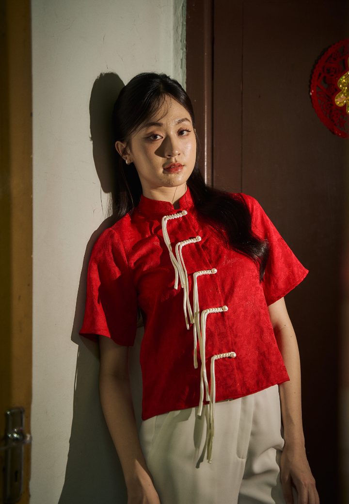 Wan Qing 宛晴 Mandarin Collar Twist Ribbon Chinese Knots Top (Red)