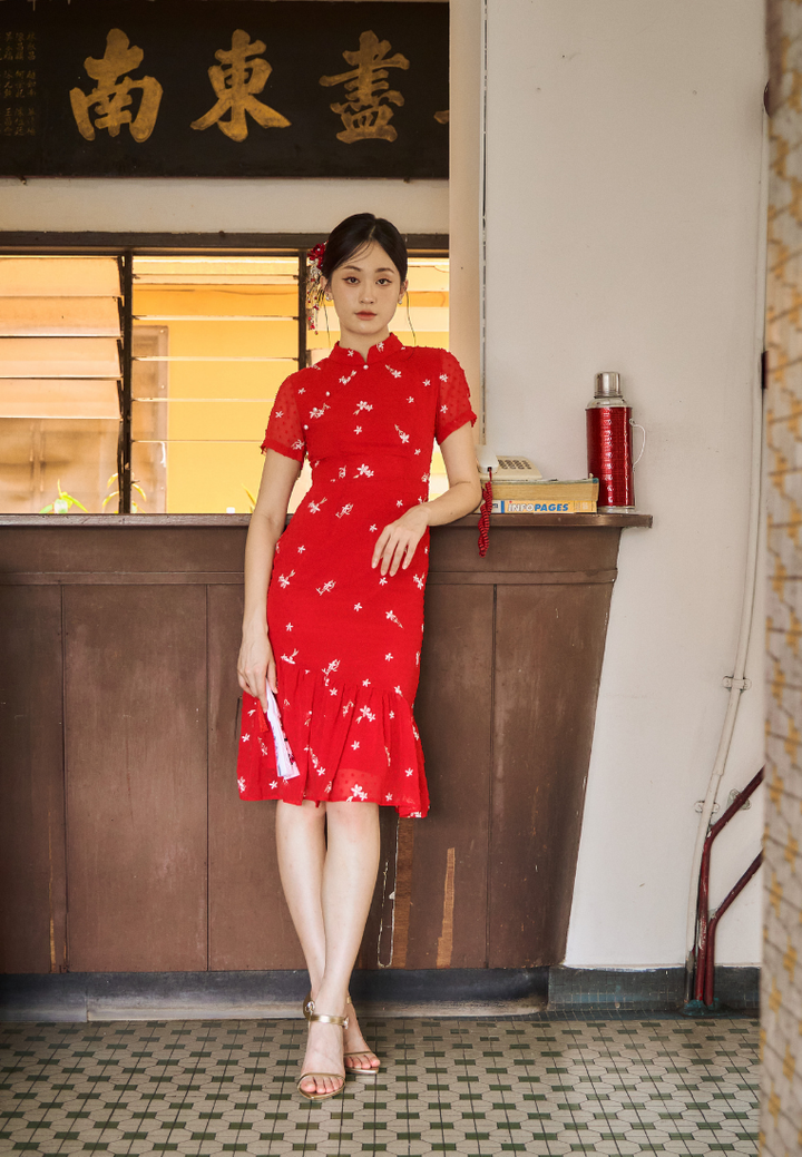 Liu Yan 柳艳 Dainty Floral Ruffle Hem Cheongsam Dress (Red)