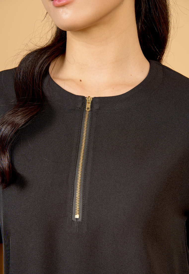 Rylee A-Line With Gold Zipper Dress(Black)