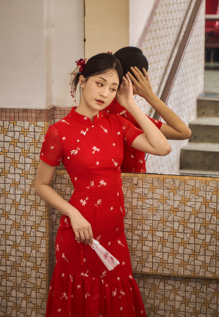 Liu Yan 柳艳 Dainty Floral Ruffle Hem Cheongsam Dress (Red)