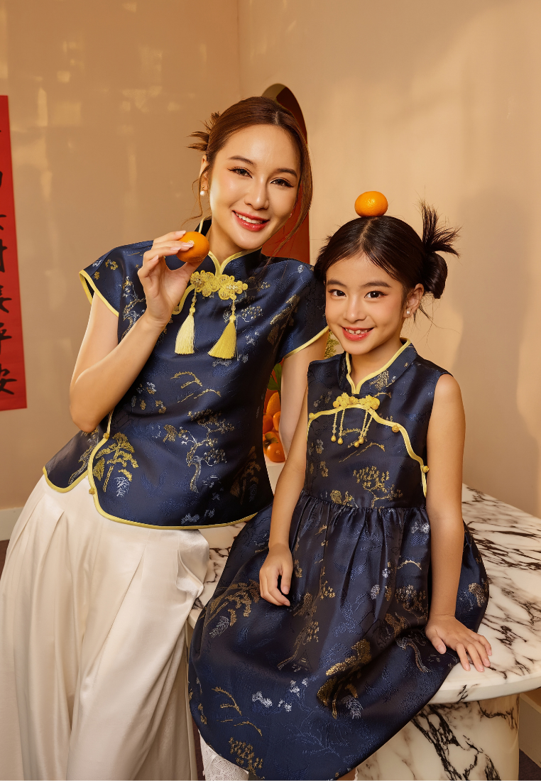 Jin Xin Ink Mountain Jacquard Scallop Cheongsam Top (Navy)