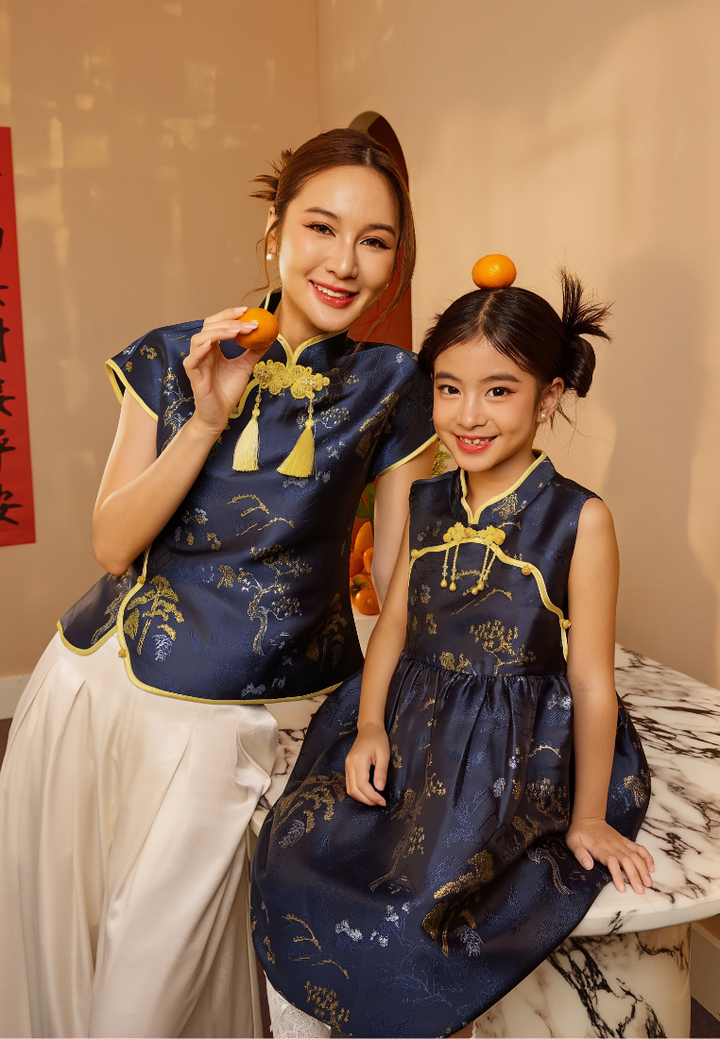 Jin Xin Ink Mountain Jacquard Scallop Cheongsam Top (Navy)