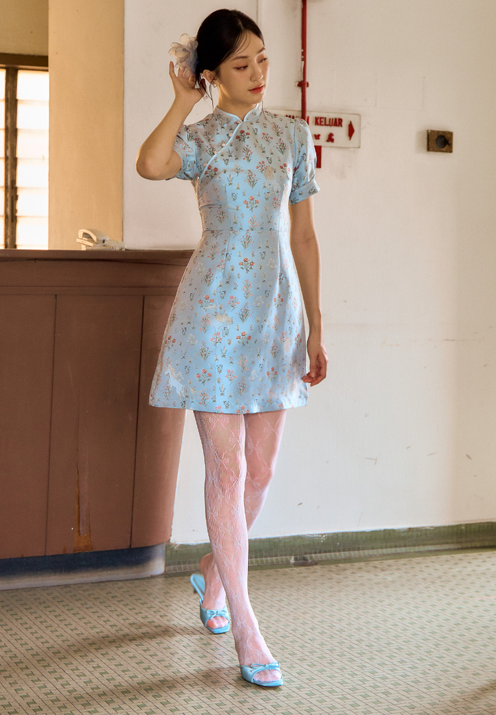 Qing Yue 晴玥 Puffed Sleeves Dainty Floral Jacquard Cheongsam (Blue)