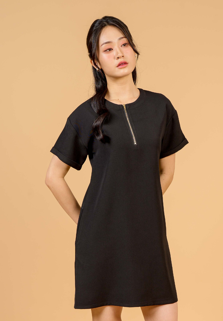 Rylee A-Line With Gold Zipper Dress(Black)