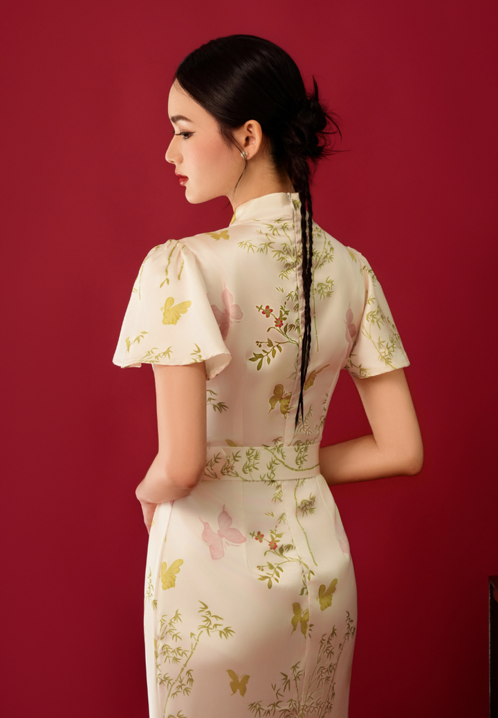 Xieyi Mandarin Collar Ruffle Sleeves Floral Satin Cheongsam Dress with Buckle Belt (White)