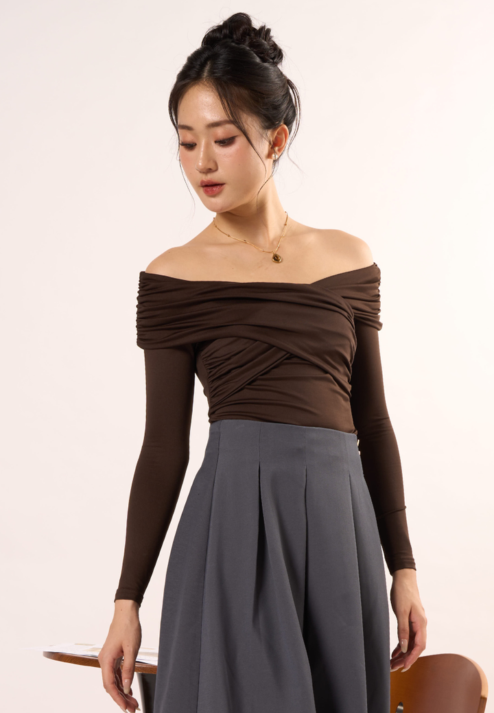 Elyn Off-shoulder top (Brown)