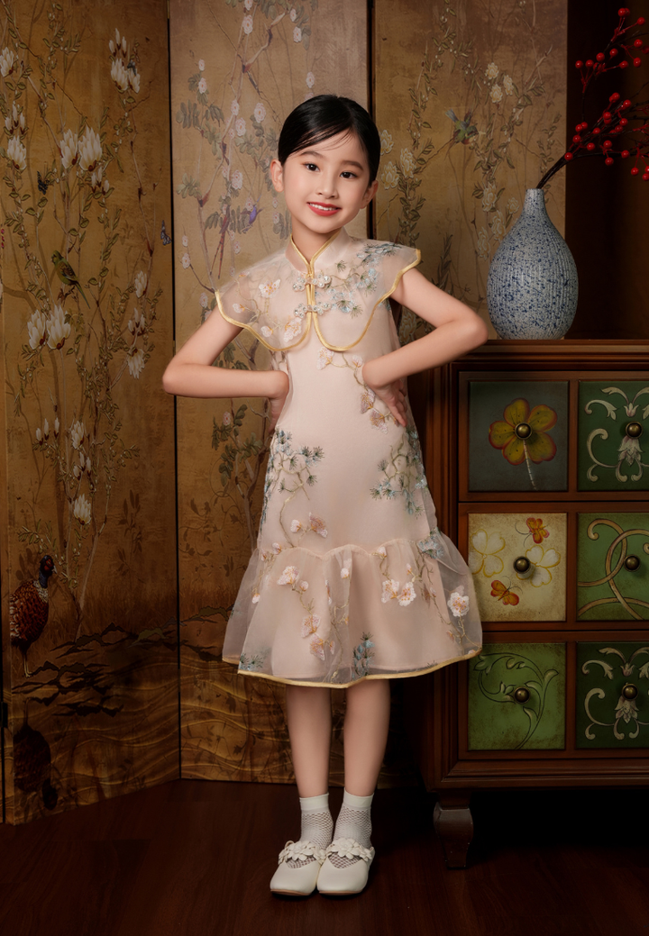 Little Wen Bonsai Embroidery Organza Scallop Girl Cheongsam Dress (Pink)