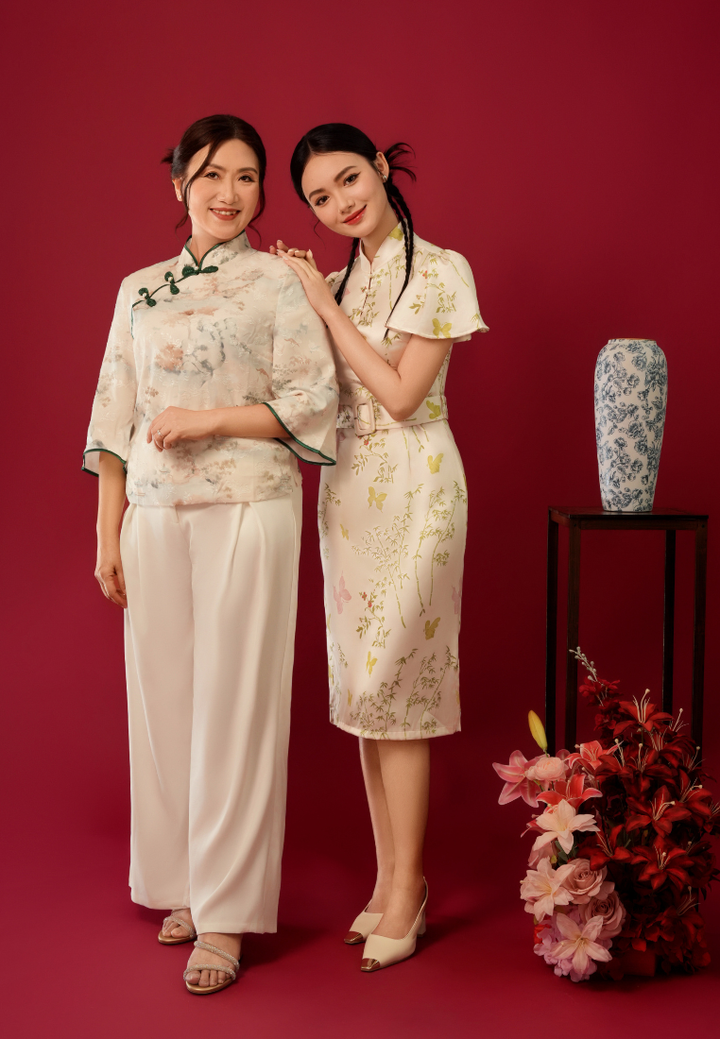 Qing Bai Satin Mandarin Collar Cheongsam Top (Beige)