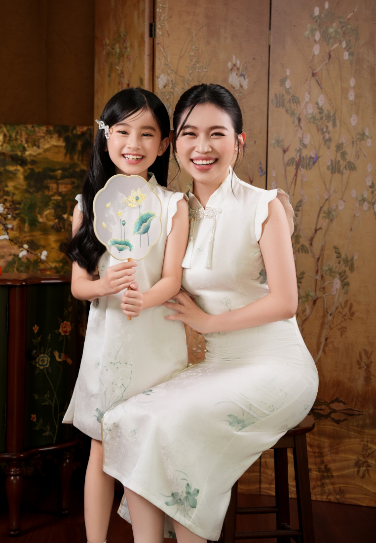 Little Rou Fortune Wings Silky Scallop Girl Cheongsam Dress (White)