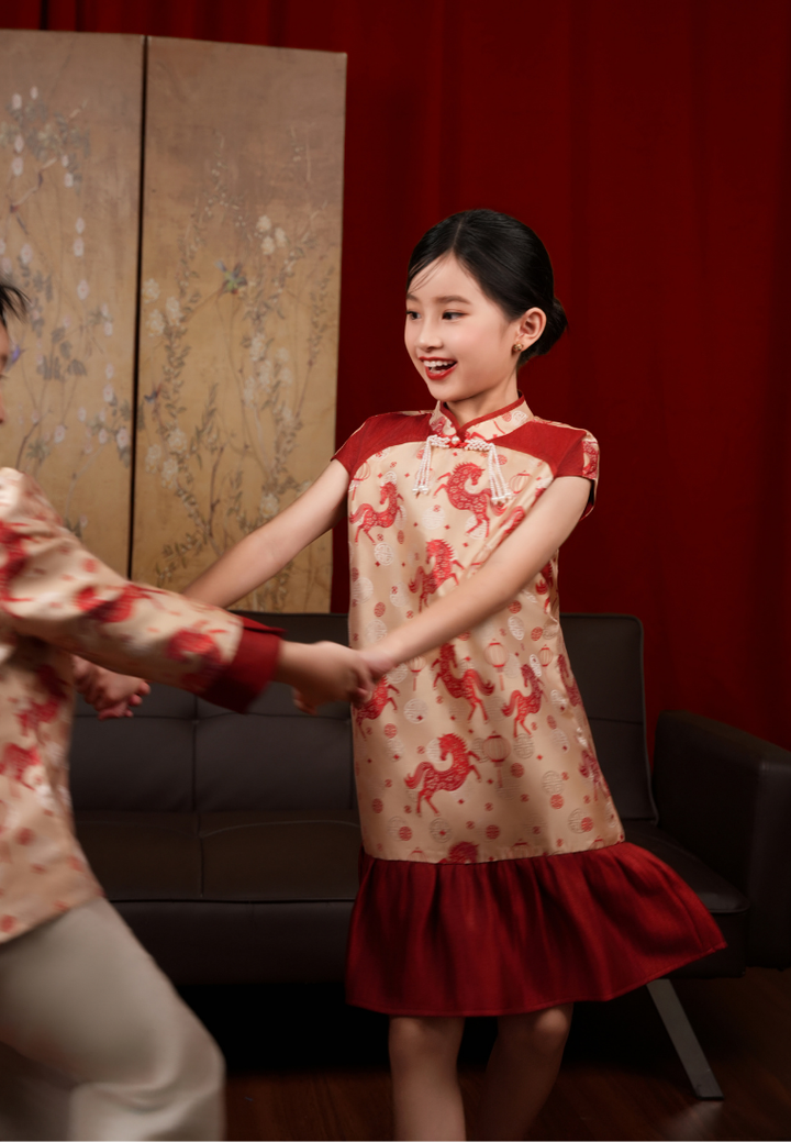Little Yao Imperial Horse Jacquard Colour-Blocked Ruffles Cheongsam Dress (Red)