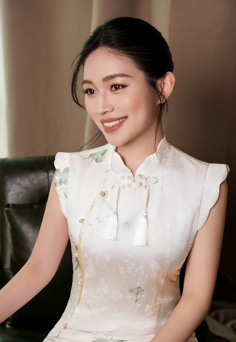 Rou Fortune Wings Silky Scallop Slit Cheongsam Dress (White)