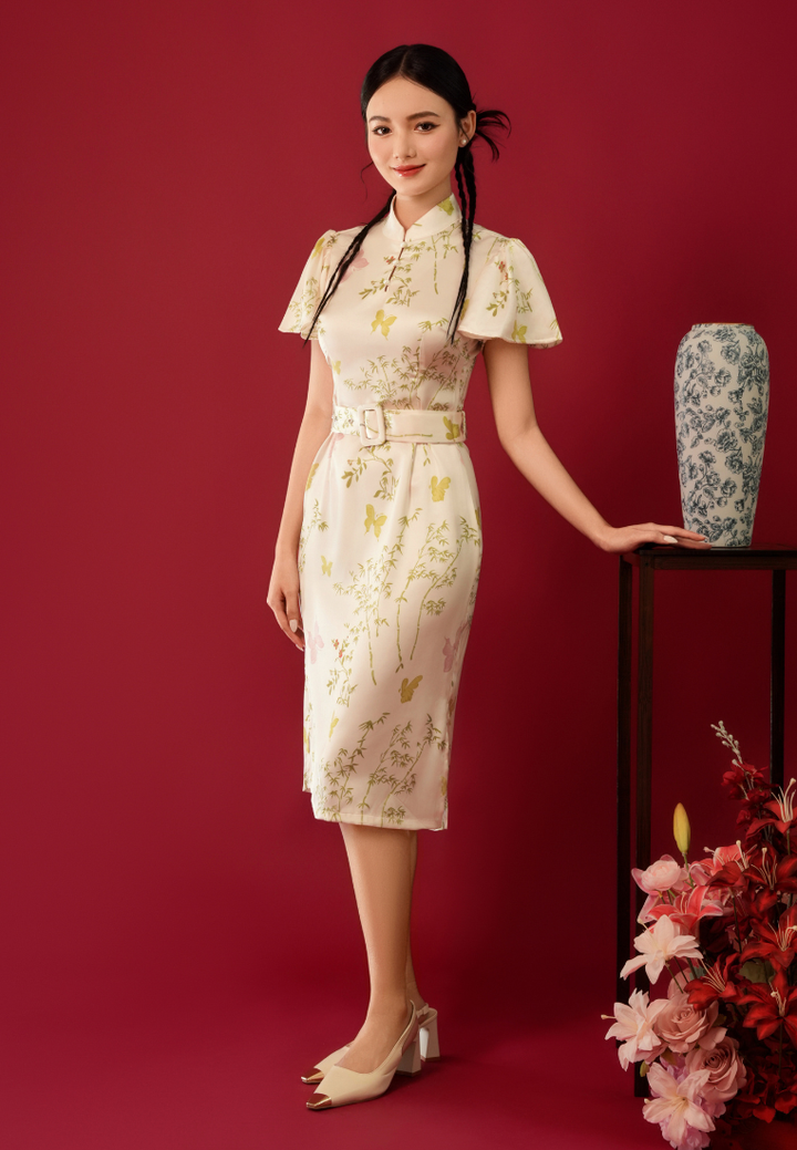 Xieyi Mandarin Collar Ruffle Sleeves Floral Satin Cheongsam Dress with Buckle Belt (White)
