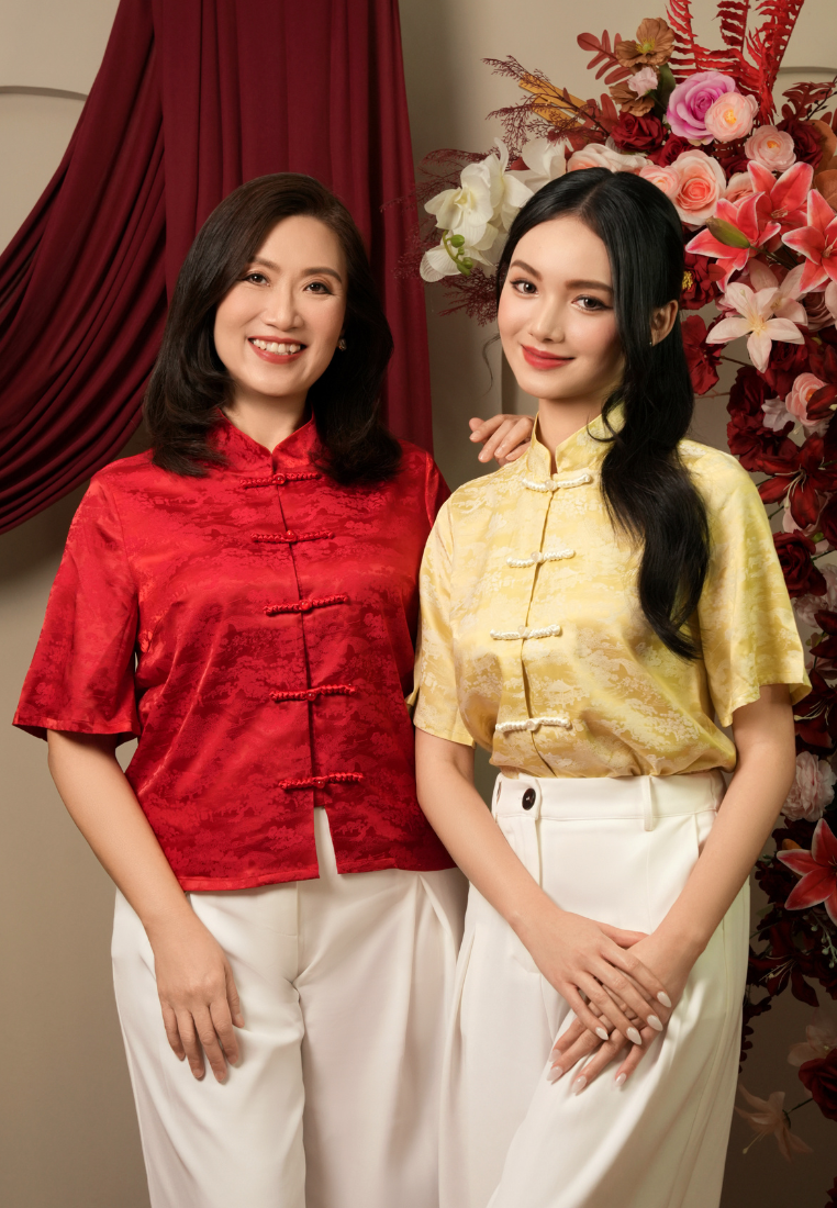 Ji Hong Short Sleeves Mandarin Collar Cheongsam Top (Yellow)