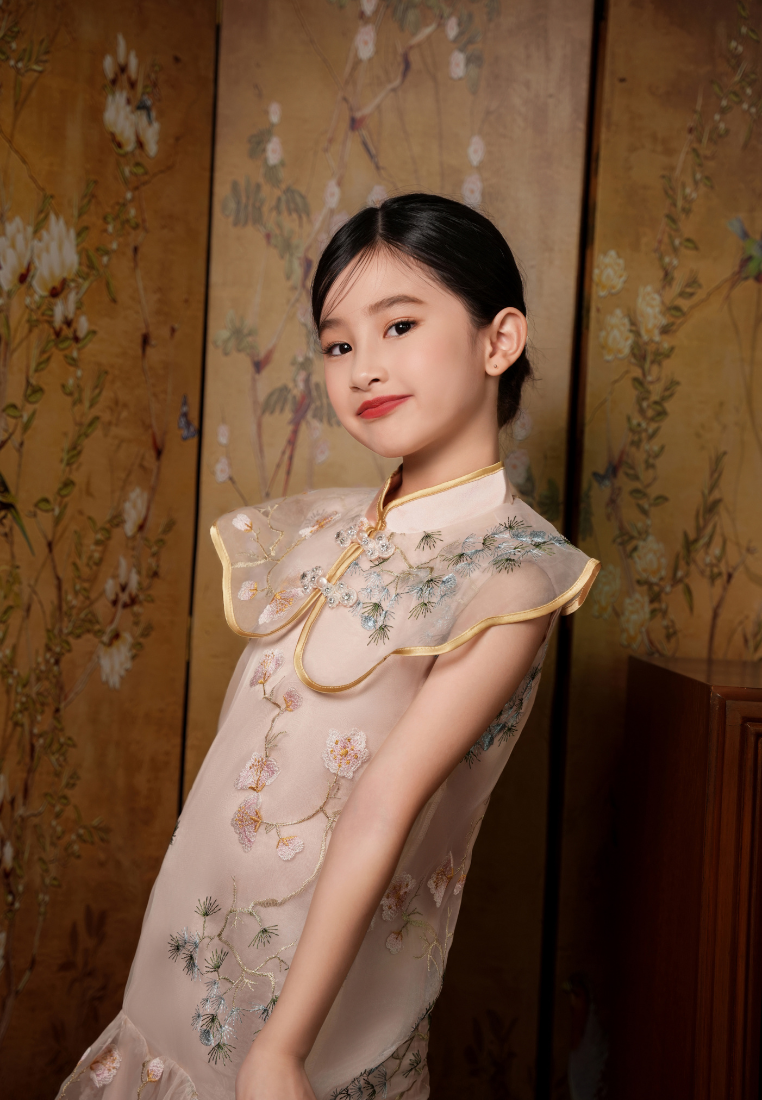 Little Wen Bonsai Embroidery Organza Scallop Girl Cheongsam Dress (Pink)